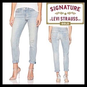 LEVI’S Boyfriend Light Denim Jeans